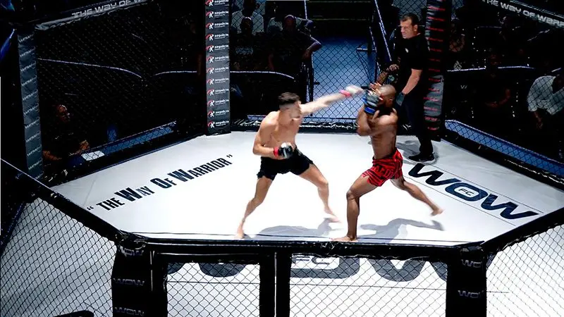Realización multicámara en directo de una velada de artes marciales mixtas de WOW FC