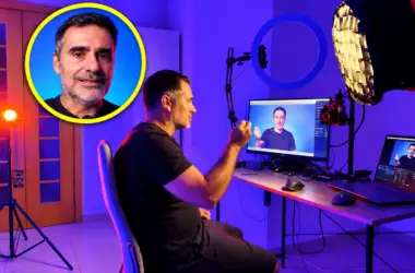 Cómo montar un set de grabación en casa: dos luces, una cámara y tu comedor